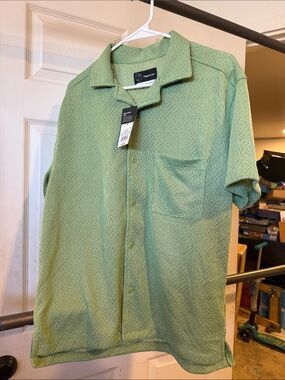 Original Use Light Green Short-Sleeve Button Down Knit Shirt